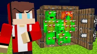 JJ Investigates What Happend with Mikey Family in Minecraft - Maizen