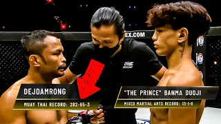 300+ PRO FIGHTS 🤯 Muay Thai Legend Teaches A Lesson In MMA