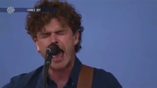 Vance Joy - Lay It On Me (Live 2017)