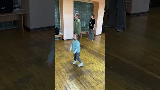 Танец! Как она это делает?😱