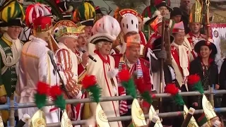 Kölner Narren eröffnen den Straßenkarneval