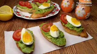 Бутерброды с авокадо и яйцом на завтрак