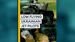 Ukrainian pilots filmed in daring low-flying manouevres