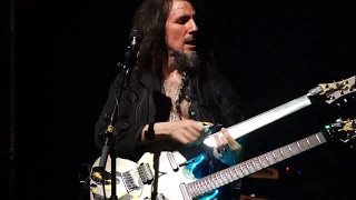 Bumblefoot w/ Sons Of Apollo live 'Raygun' guitar solo + Van Halen Mean Street - Stuttgart Oct 2018