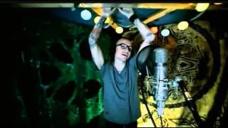 LP-Chester Bennington singing LOST IN THE ECHO in the studio