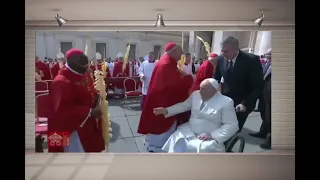 Papa Francisco Desdenha do Cardeal Francis Arinze (Conservador)