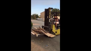 WOOD PALLET WALL PROJECT