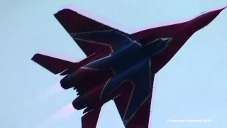 МИГ-29"СТРИЖИ" Пилотаж Кубинка форум Армия-2015