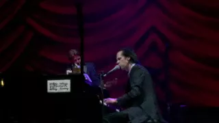 Nick Cave & the Bad Seeds - Into My Arms - Live in Paris, 03/10/2017 - front scene
