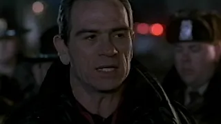Tommy Lee Jones Hen house out house scence The Fugitive