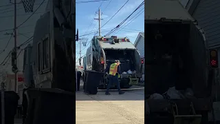 Lincoln see’s a Chicago garbage truck in the alley!