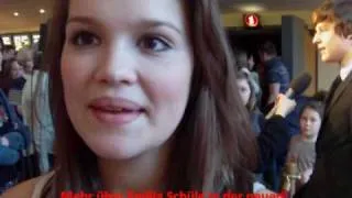 Emilia Schüle im Interview auf der Premiere von Drachenzähmen leicht gemacht