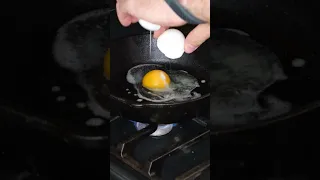 Non stick fried egg in cast iron skillet tutorial