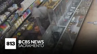 Man robs Elk Grove smoke shop, attacks employee