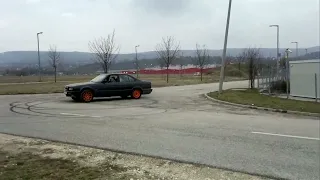 BMW e34 540i donut - burnout - drift