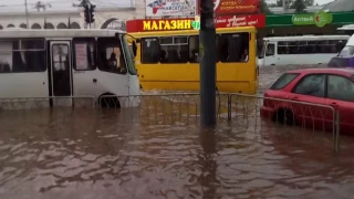 Потоп на железнодорожном вокзале в Симферополе 10 июня 2017