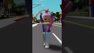 My friend was robbed by a girl in Brookhaven #shorts #roblox