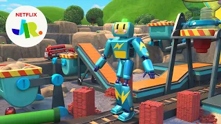 The GIANT Rowdy Runaway Robot Roundup 🤖 Mighty Express | Netflix Jr