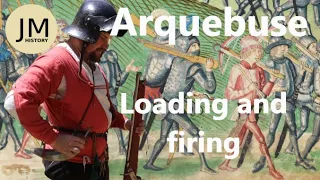 Arquebuse loading and firing.