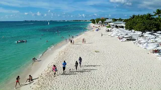 Explore Seven Mile Beach: A must-see in Grand Cayman 🏖️