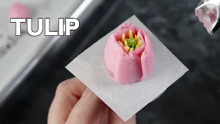 How to pipe buttercream tulip [ Cake Decorating For Beginners ]