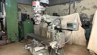 Vertical Milling Machine - Bridgeport - Table 1070 mm x 230 mm
