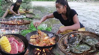 Yummy! Big crab curry, Pork braised spicy, Big fish spicy roasted - Survival cooking in forest