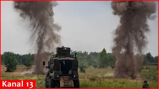 Ukrainian troops destroy Russian self-propelled artillery “Giatsint-S” and Murom-M systems