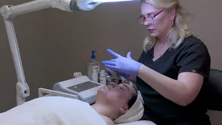 How to Use a High Frequency in a Facial