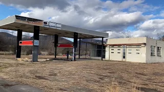 Exploring An Long Abandoned Gas Station!