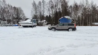 Volvo XC70 in snow