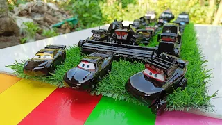 Clean up muddy mini Cars & disney car convoys! Play in the garden #060