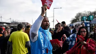 Первомай: у каждой страны Европы - свои лозунги