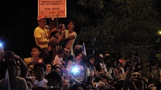 Thousands welcome Pope Francis in his Manila residence