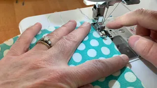 How to use an overlock foot