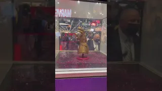 $20 million dollar Infinity Gauntlet made with real gold and gems SDCC’s most expensive prop display