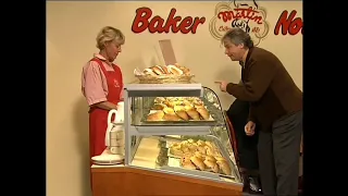 Ulf besøker et bakeri når han er på slankekur / Karl mener Fru Frantzen har et dobbeltnavn...