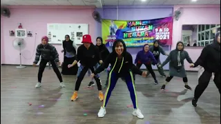 Kelentang Kelentong song by Hael Husaini | Zumba | Zin Qinna | Maqq Qinna