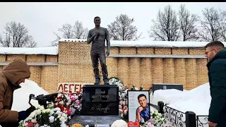 телевидение: могила Юрия Шатунова сегодня в день памяти | Троекуровское кладбище 23.02.2024