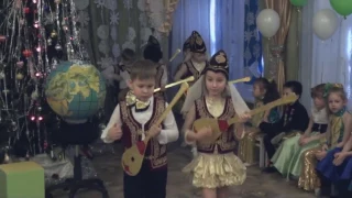К Дню независимости Казахстана и Дню президента КАЗАХСКИЙ ТАНЕЦ С ДОМБРАМИ подготовительная группа