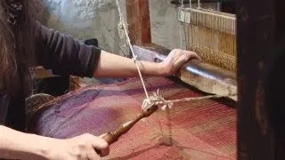 How To Weave On A Traditional Loom