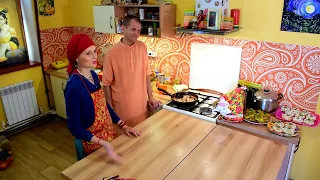 Готовим с Джахнави  Помидорно вегетарианский амлет  В гостях Шри Джишну
