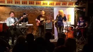 ELENA DANIK (sax) & WEEKEND BAND "It`s probably me"