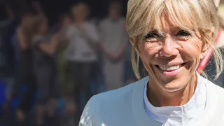 Brigitte Macron - Ausgelassen wie eh und je – und auch zu einem kleinen Tänzchen lässt sich di