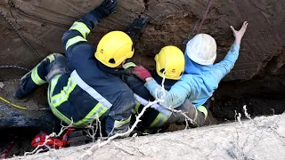 Рятувальники вивільнили з-під завалу двох чоловіків