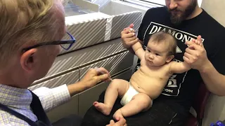 (Antiviral Baby) Doc’s cute routine for giving shots to 6 month old baby