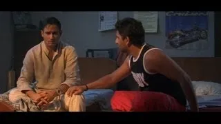 Akshaye Khanna confesses to Arshad Warsi  that he loves Kareena Kapoor (Hulchul)