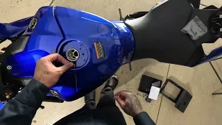 Installing Rizoma gas cap and Techspec Gripster on my R1 2024