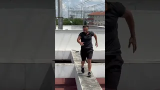 Çatıda atlarken betonun içine düştü Parkour POV | Parkour on the Street #shorts #sinyortaklaci