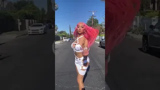 Nikitadragun shows of cute outfit